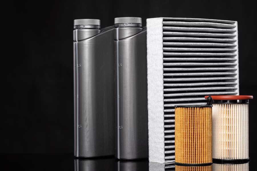 Material fürs Ölwechselservice am Auto. Alle filter und Öl.